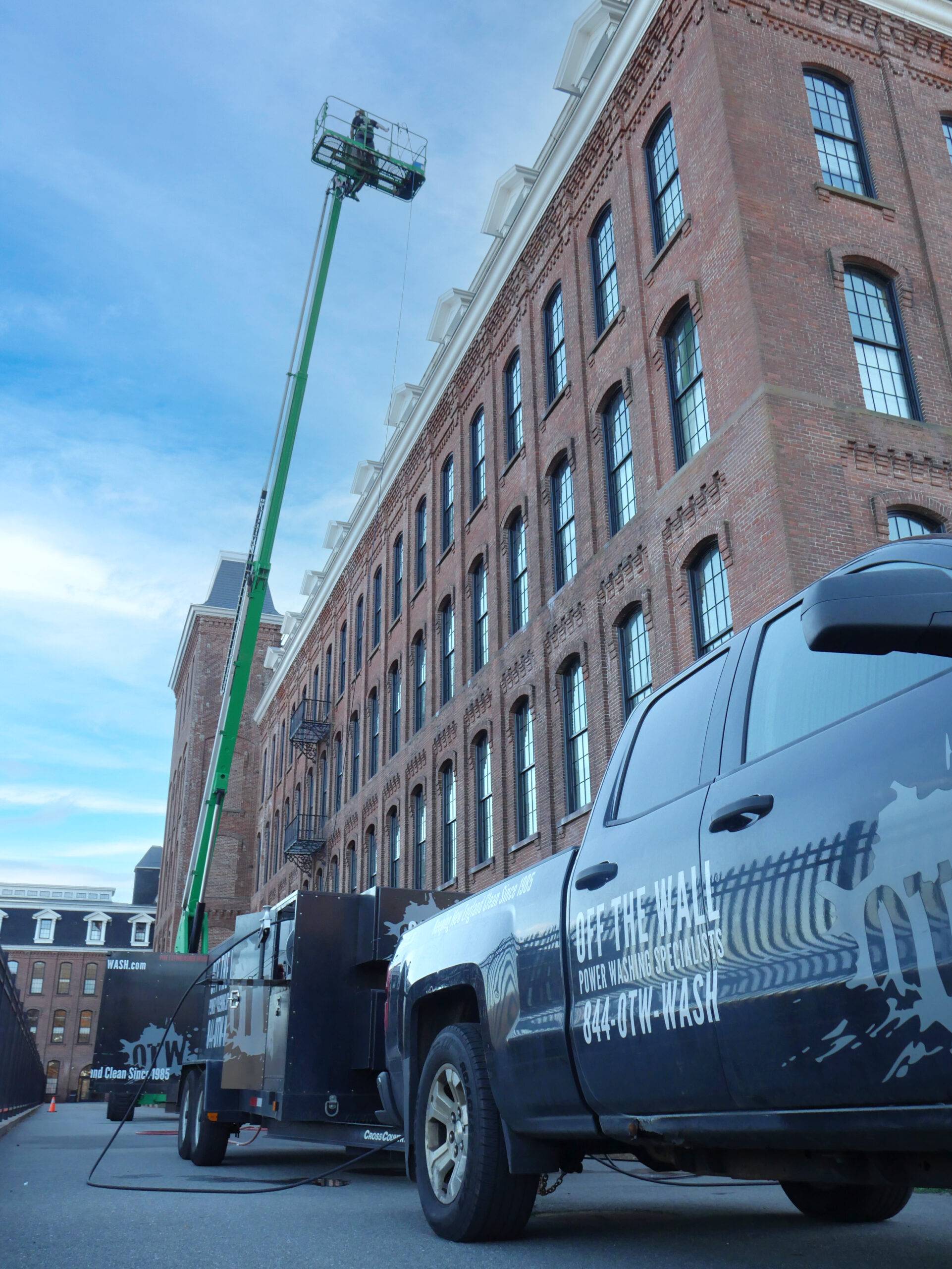 photo of the OFF THE WALL power washing crew cleaning an apartment building in CT